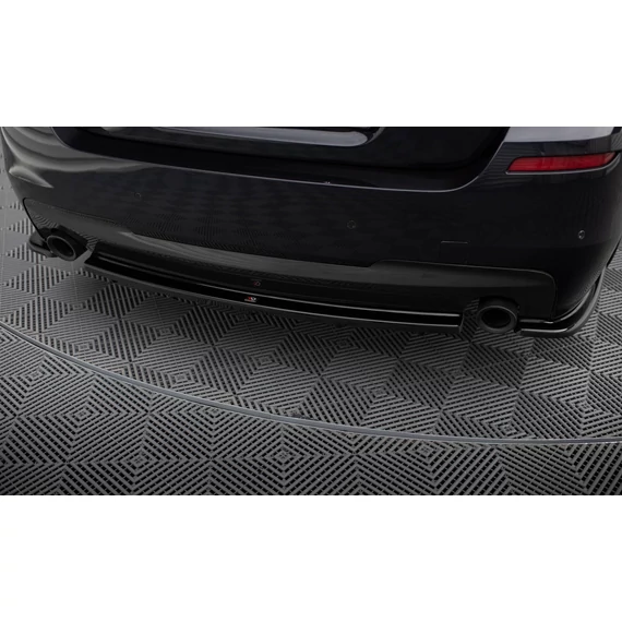 Központi Hátsó SPLITTER for BMW 5 F11 M-PACK (fits two single exhaust ends)