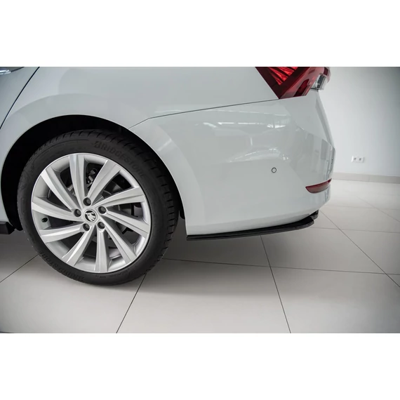 Központi Hátsó Splitter Skoda Octavia Mk4