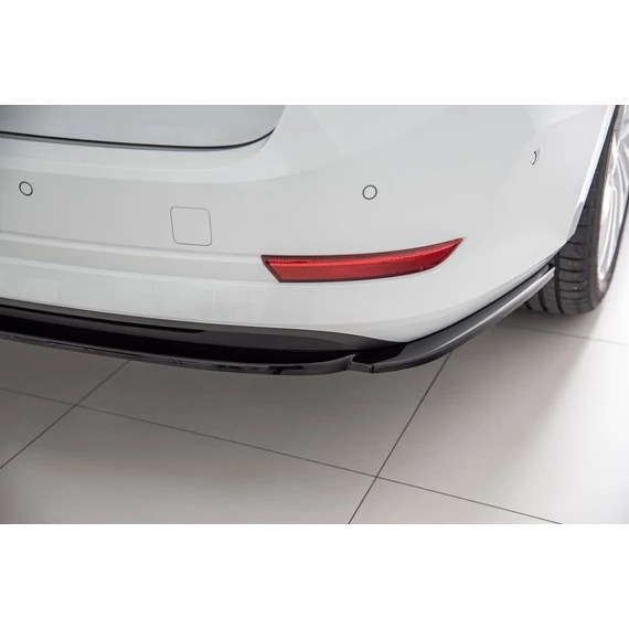 Központi Hátsó Splitter Skoda Octavia Mk4