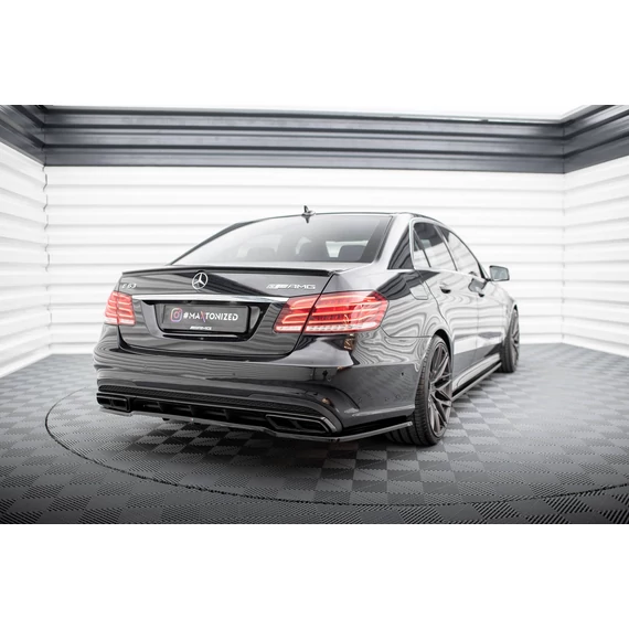 Központi Hátsó Splitter (with vertical bars) Mercedes-Benz E63 AMG Sedan W212 Facelift