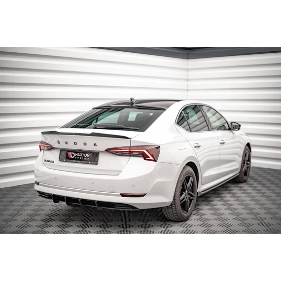 The extension of the rear window Skoda Octavia Liftback Mk4