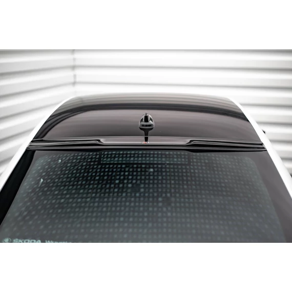 The extension of the rear window Skoda Octavia Liftback Mk4