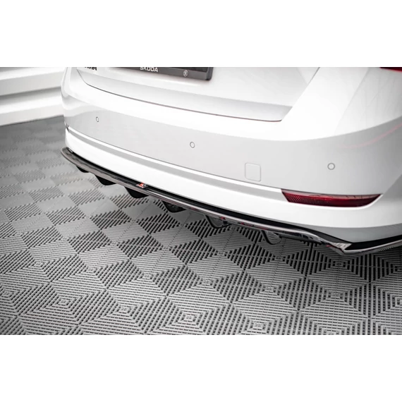 Központi Hátsó Splitter (with vertical bars) Skoda Octavia Mk4