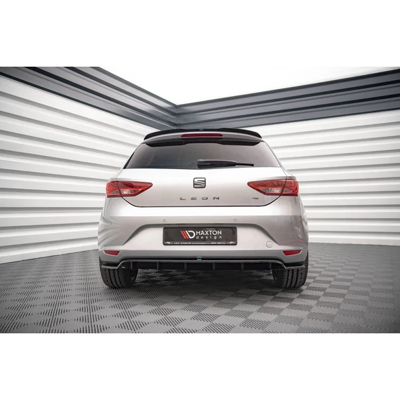 Központi Hátsó Splitter (with vertical bars) Seat Leon Hatchback Mk3
