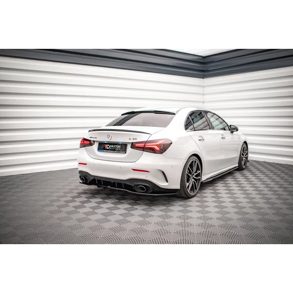 Központi Hátsó Splitter (with vertical bars) V.1 Mercedes A 35 AMG Sedan V177