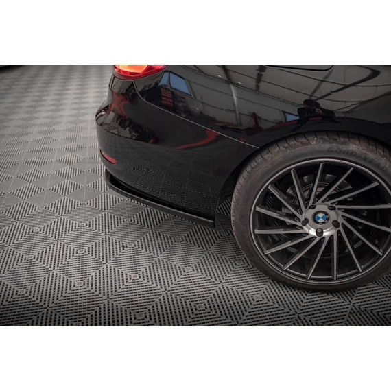Központi Hátsó Splitter (with vertical bars) BMW 3 GT F34