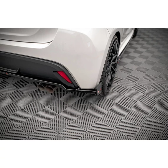 Központi Hátsó Splitter V.1 + Flaps  Toyota Yaris Mk4