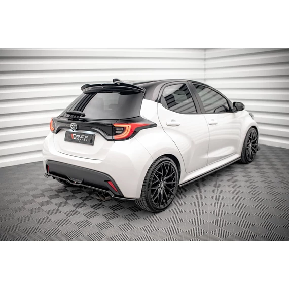 Központi Hátsó Splitter (with vertical bars) V.2 Toyota Yaris Mk4