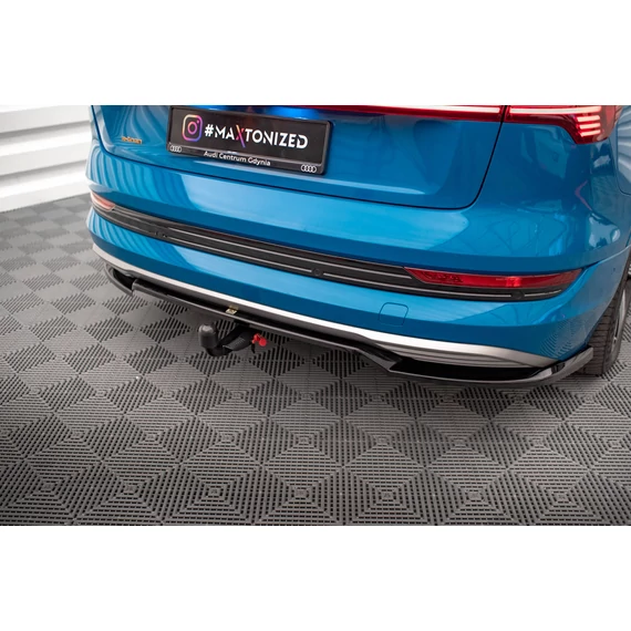 Központi Hátsó Splitter (with vertical bars) Audi e-tron