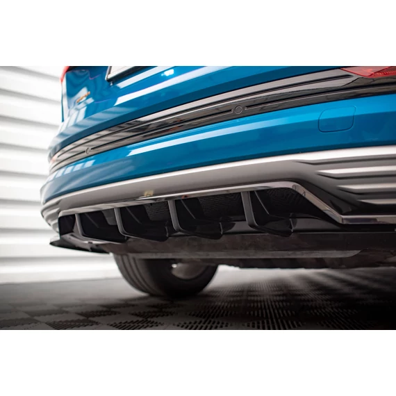 Központi Hátsó Splitter (with vertical bars) Audi e-tron