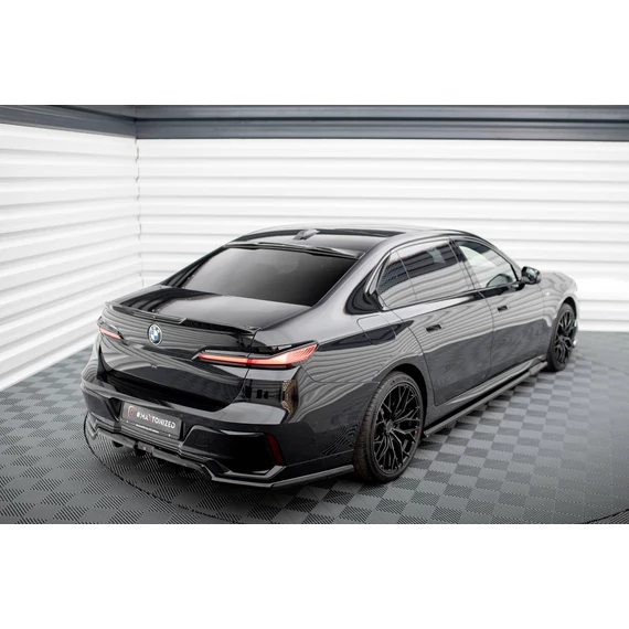 The extension of the rear window BMW 7 M-Pack / M760e G70