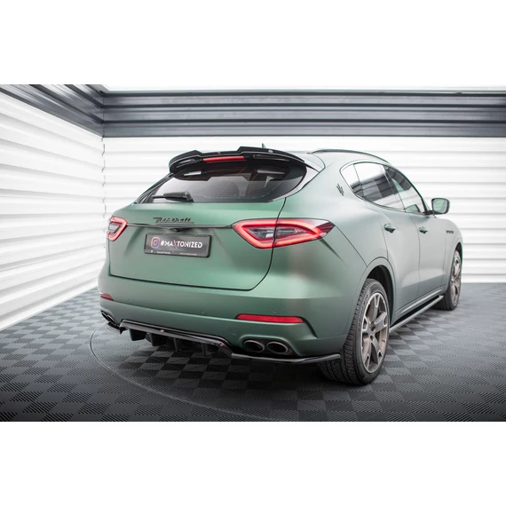 Központi Hátsó Splitter (with vertical bars) Maserati Levante Mk1