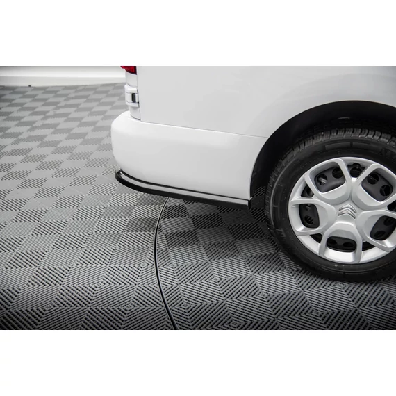 Központi Hátsó Splitter (with vertical bars) Citroen Jumpy Mk3
