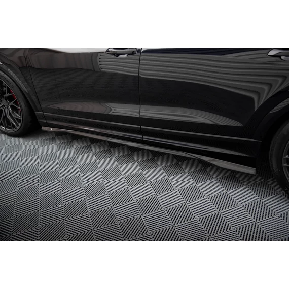Carbon Fiber Oldalsó szoknyák Diffúzorok Audi RSQ8 Mk1