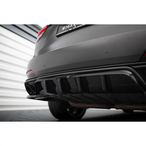 Központi Hátsó Splitter (with vertical bars) Maserati Levante Trofeo Mk1