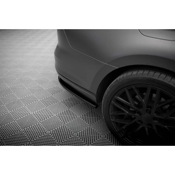 Központi Hátsó Splitter (with vertical bars) Volkswagen Passat R-Line B8