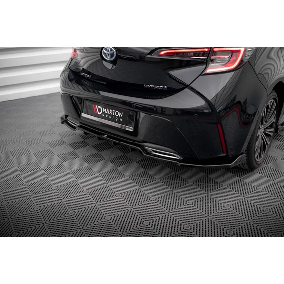 Központi Hátsó Splitter (with vertical bars) Toyota Corolla Hatchback Mk12