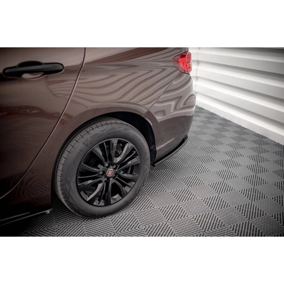 Központi Hátsó Splitter (with vertical bars) Fiat Tipo S Sedan Mk1