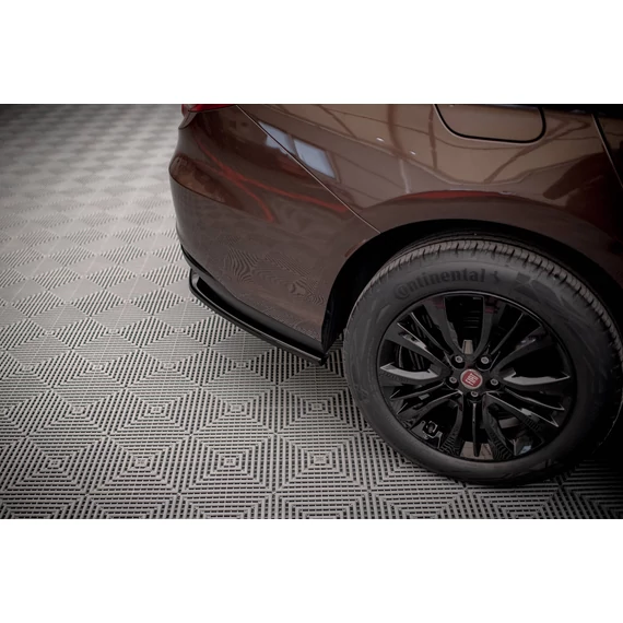 Központi Hátsó Splitter (with vertical bars) Fiat Tipo S Sedan Mk1
