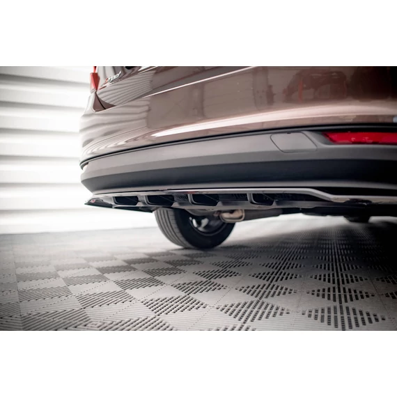 Központi Hátsó Splitter (with vertical bars) Fiat Tipo S Sedan Mk1