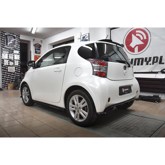 Központi Hátsó Splitter (with vertical bars) Toyota IQ
