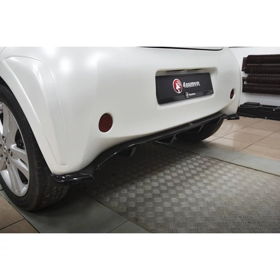 Központi Hátsó Splitter (with vertical bars) Toyota IQ