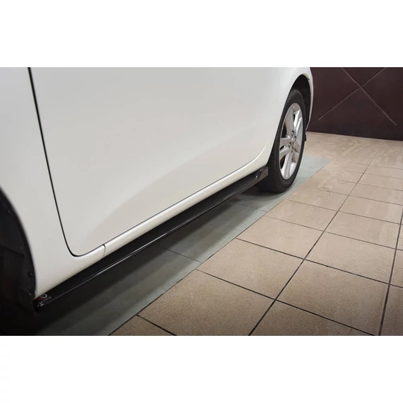 Oldalsó szoknyák Diffúzorok Toyota IQ