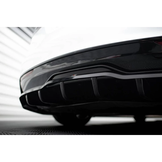 Központi Hátsó Splitter (with vertical bars) V.1 Tesla Model S Plaid Mk1 Facelift