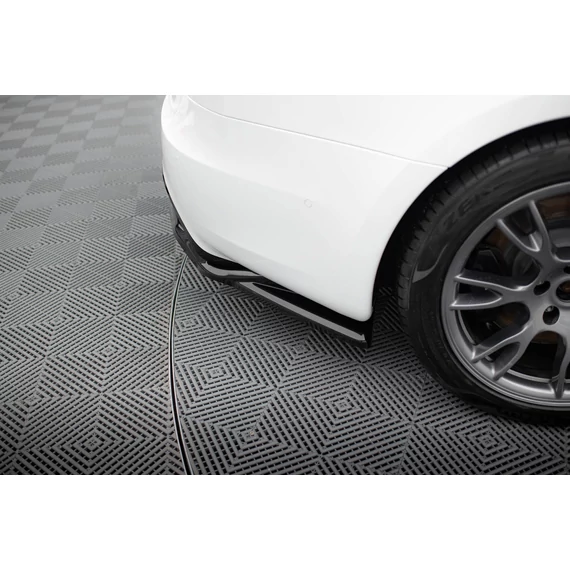 Központi Hátsó Splitter (with vertical bars) V.2 Tesla Model S Plaid Mk1 Facelift