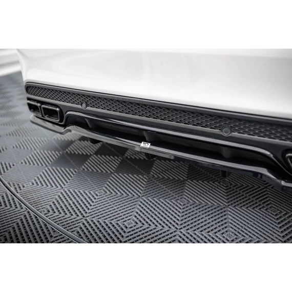 Központi Hátsó Splitter (with vertical bars) Mercedes-AMG C63 Sedan / Estate W205 / S205
