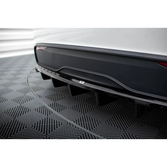 Központi Hátsó Splitter (with vertical bars) Tesla Model X Mk1 Facelift