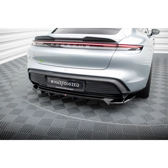 Központi Hátsó Splitter (with vertical bars) Porsche Taycan / Taycan 4 / Taycan 4S / Taycan GTS Mk1