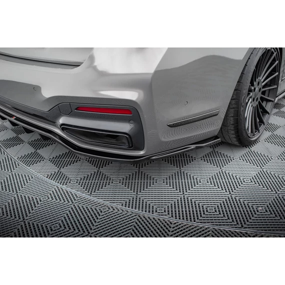 Rear Splitter (with vertical bars) V.2 BMW 7 M-Pack G11 / G12 Facelift