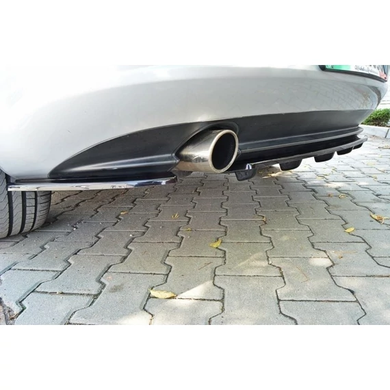 Központi Hátsó SPLITTER ALFA ROMEO 159 (with vertical bars)