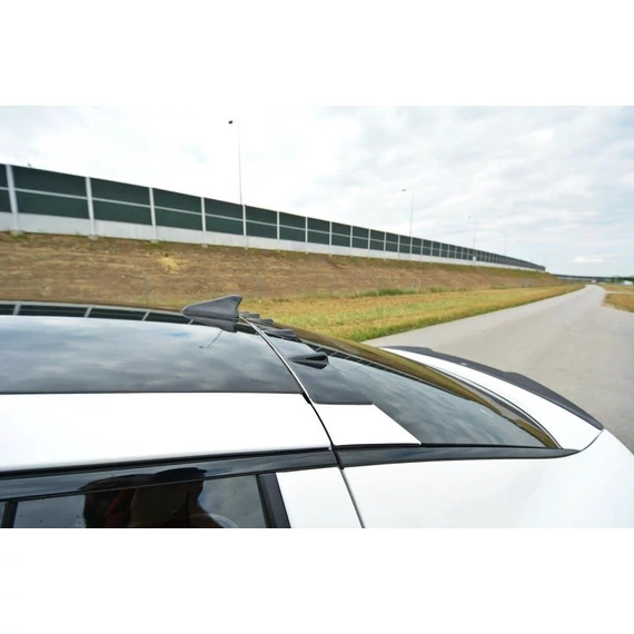 The extension of the rear window KIA STINGER GT