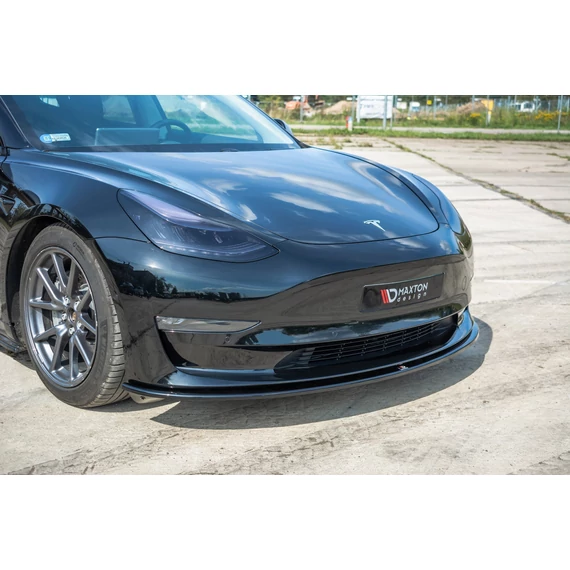 Első Splitter Tesla Model 3