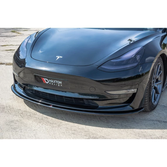 Első Splitter Tesla Model 3