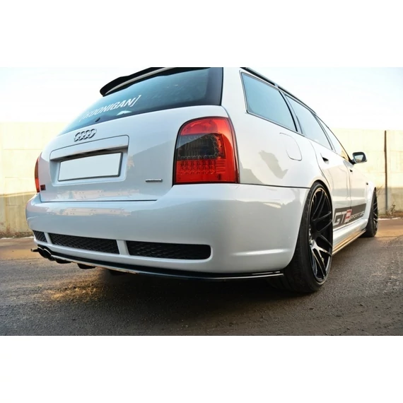 REAR SPLITTER AUDI RS4 B5 (with a vertical bar)
